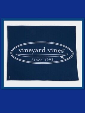 VINEYARD VINES FLEECE BLANKET.